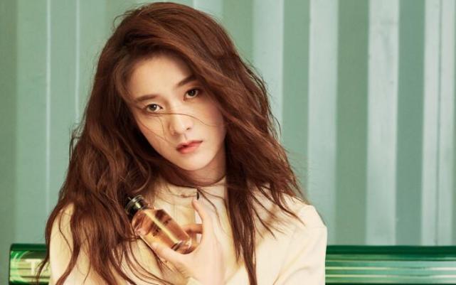 贵圈最大pua阴谋？小花被亲姐*脑洗**30年，还蒙在鼓里…