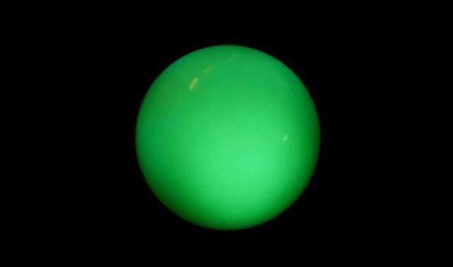 大妈拿夜明珠鉴宝,大妈戴夜明珠鉴宝称20年前花300块