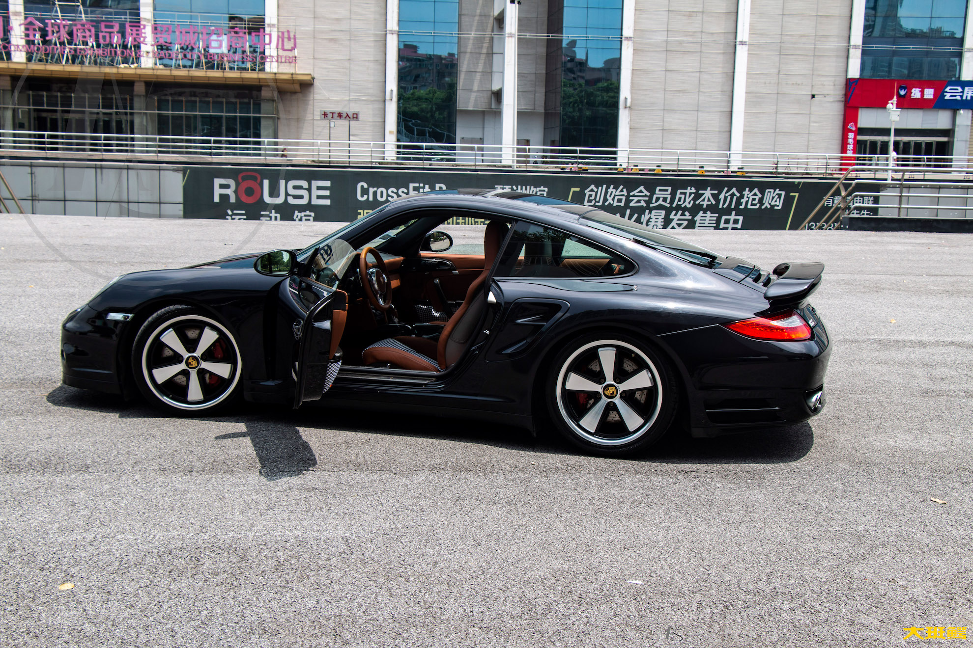 保时捷911与718跑车的区别,保时捷911turbos992敞篷跑车