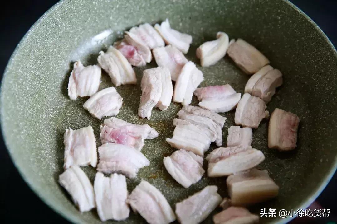 砂锅菱角红烧肉,菱角的功效与作用孕妇