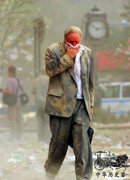 “9.11”事件真实老照片：男子绝望从106层跳下，小布什垂头丧气