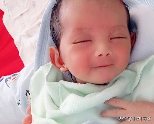 “超甜小宝贝”成功拉高一家人的颜值，超美“欧式双眼皮”无敌了