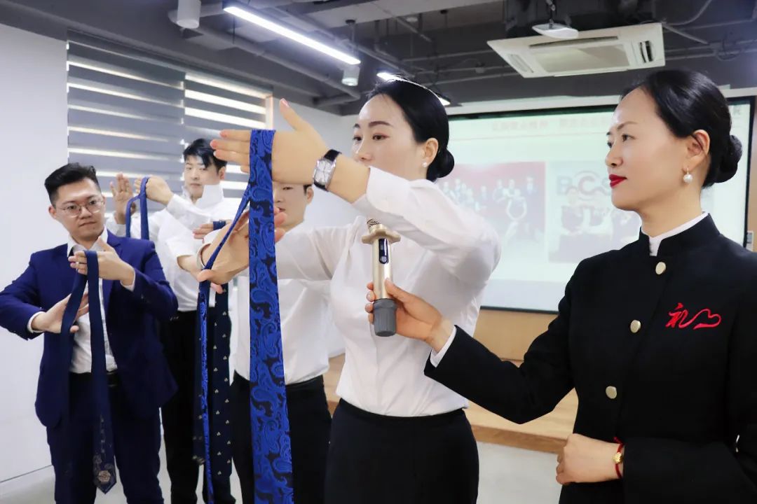 银行工作有绩效吗,银行要持续提升专业化服务水平