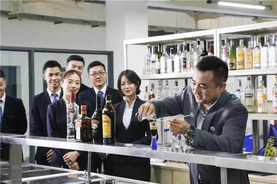 成都信息工程大学银杏酒店管理学院:成就学生,服务社会