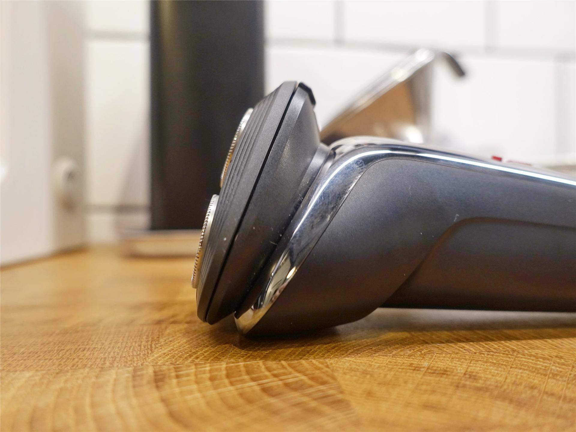 飞利浦电动剃须刀s2306使用方法,飞科剃须刀fs903和飞利浦s2302