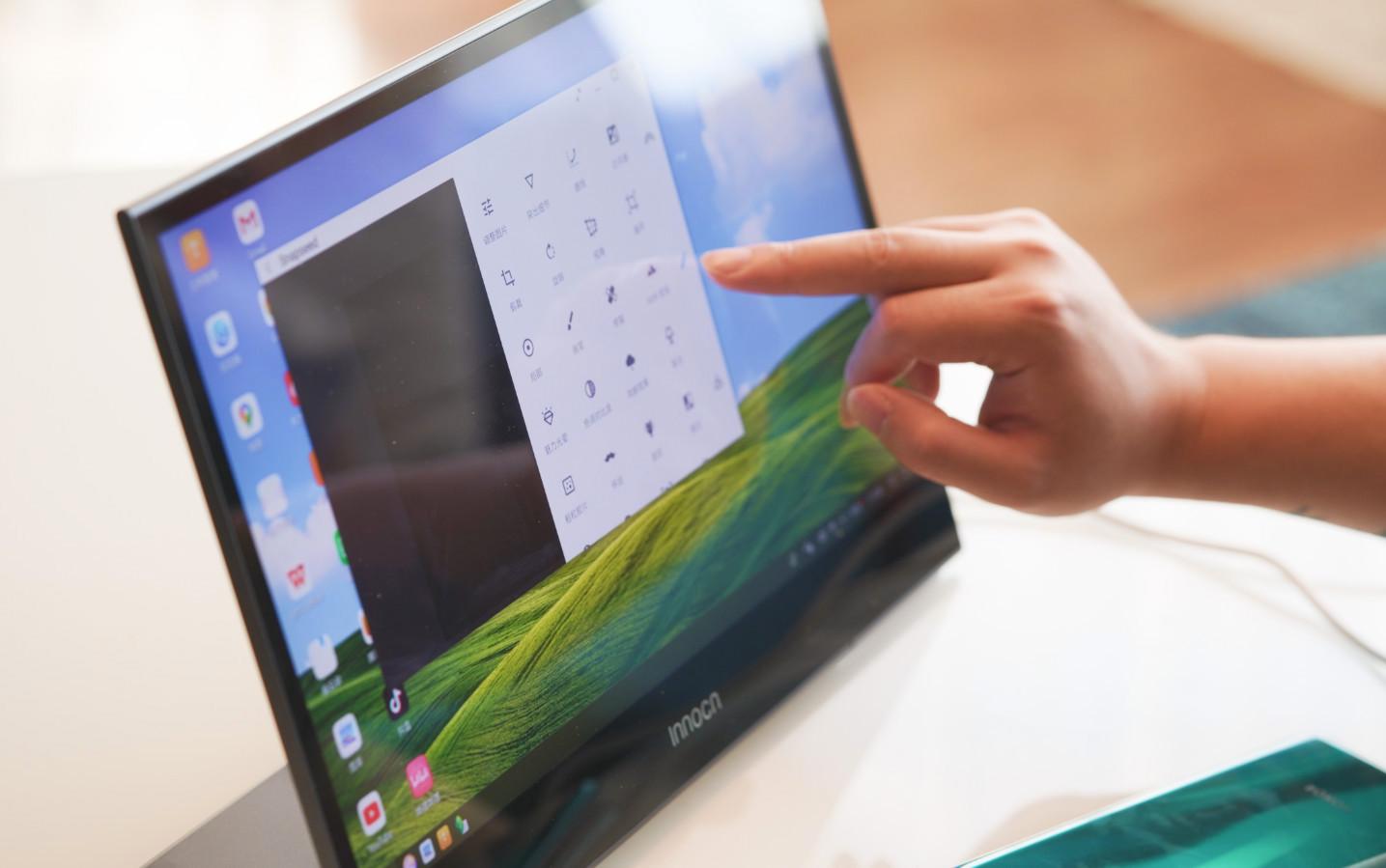 旅拍娱乐大神器，Innocn，高画质的便携显示器