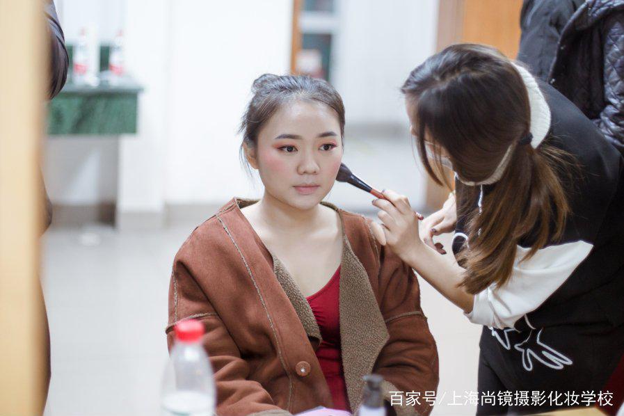 零基础学化妆就业前景好吗,2019年学完化妆当化妆师有前途吗