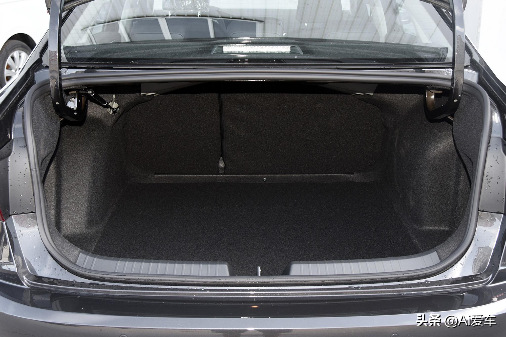 空间大省油配置高价格亲民的轿车,空间高省油家用轿车推荐