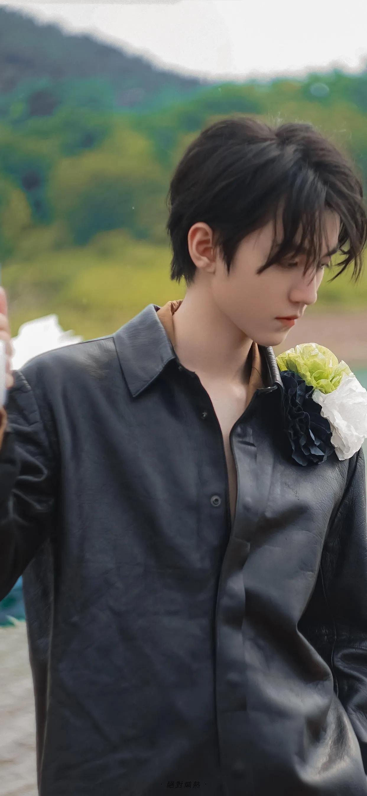 加缪唯有抗争才能发现活着的意义,加缪经典语录对未来的慷慨