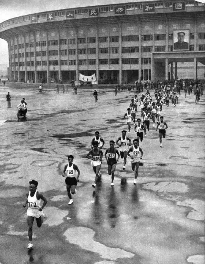 当我们谈论生活时我们在谈着什么,当我们谈论诗歌时我们在谈什么