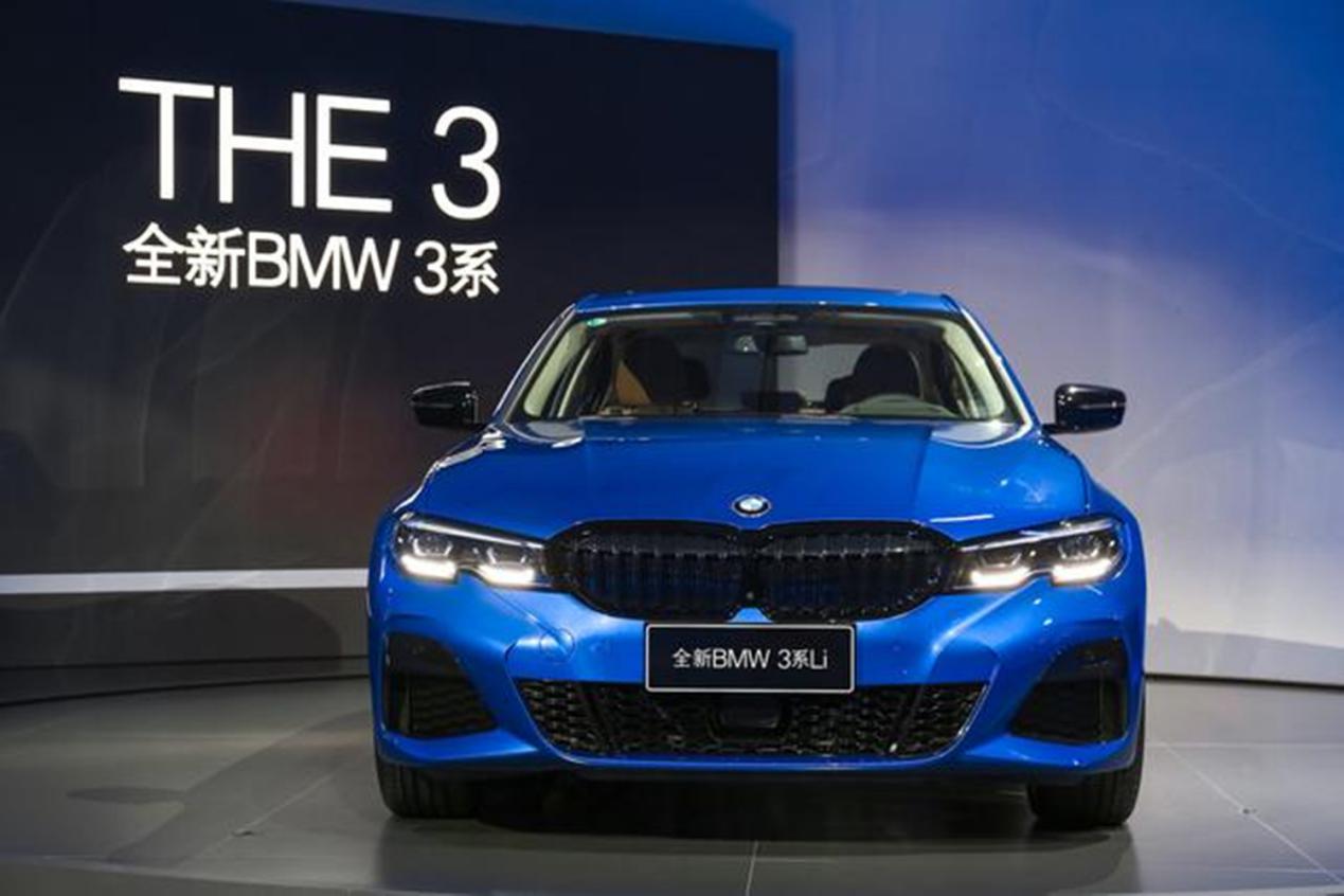 宝马新3系320和325哪个更值得买,宝马2021年3系325lim曜夜版