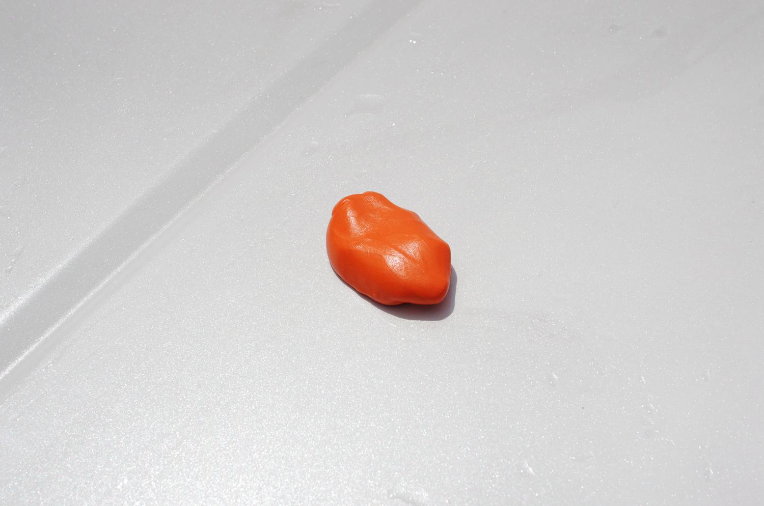 汽车布座椅有污渍怎么清洗,白色汽车上有黑色污渍怎么清洗