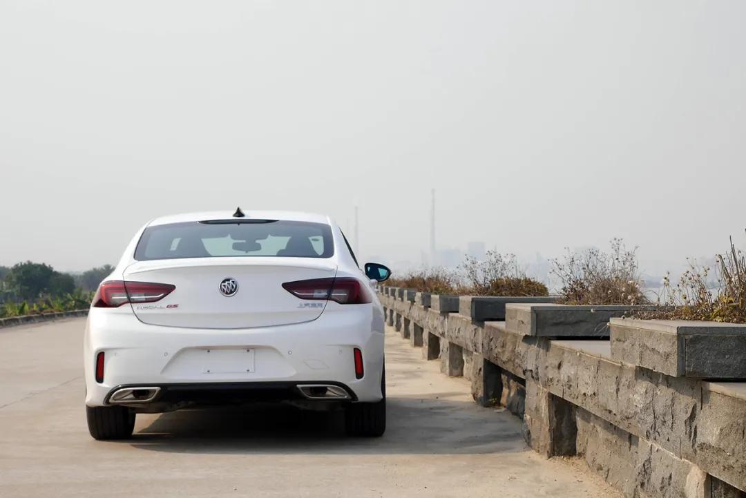 花钱办健身卡了还要自己去,君威gs的bose音响