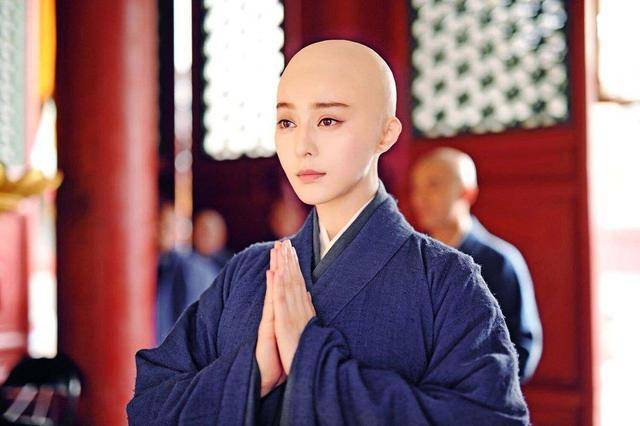 女演员拍戏光头剧照真剃发吗,女明星为了拍戏剃光头