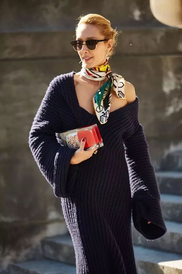 短丝巾搭配衬衫及职业装系法大全,女士黑色衬衣职业装配什么丝巾