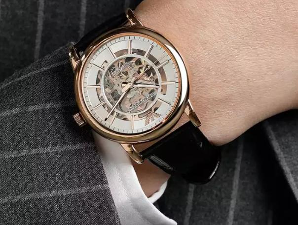 天梭和阿玛尼哪个更好,阿玛尼和天梭哪个好