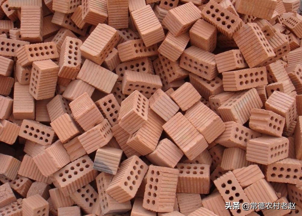 建房空心砖好还是实心砖好,空心砖盖房的优缺点