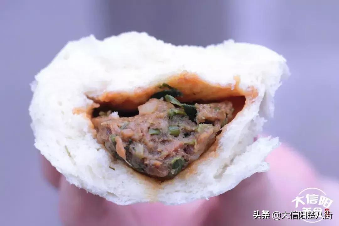 探店:信阳这家十年无名包子铺,据说排队到腿软也要吃?