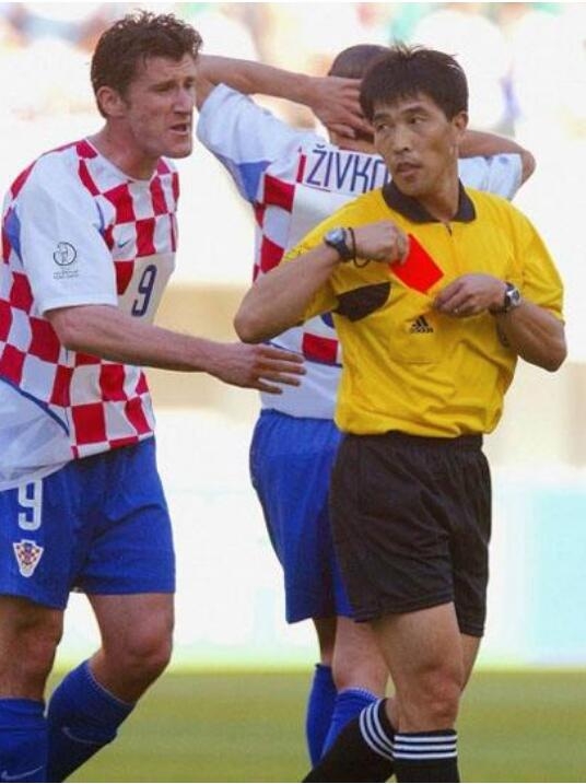 中国男人不行！三女裁再次执法女足世界杯，男裁在哪？