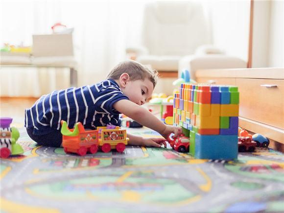 爸爸假扮变形金刚,爸爸看变形金刚