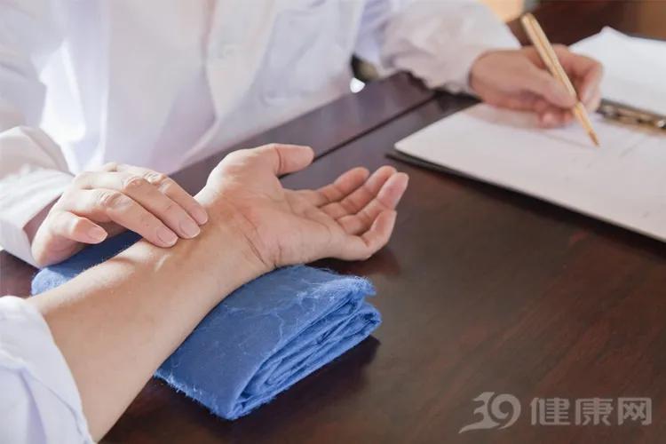 感觉自己湿气很重怎么办,觉得自己体内湿气重挂什么科