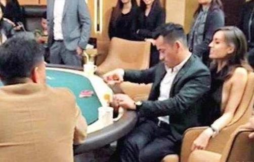 刘碧丽罕见晒近照,刘碧丽5年拼4胎顺产还是剖腹产