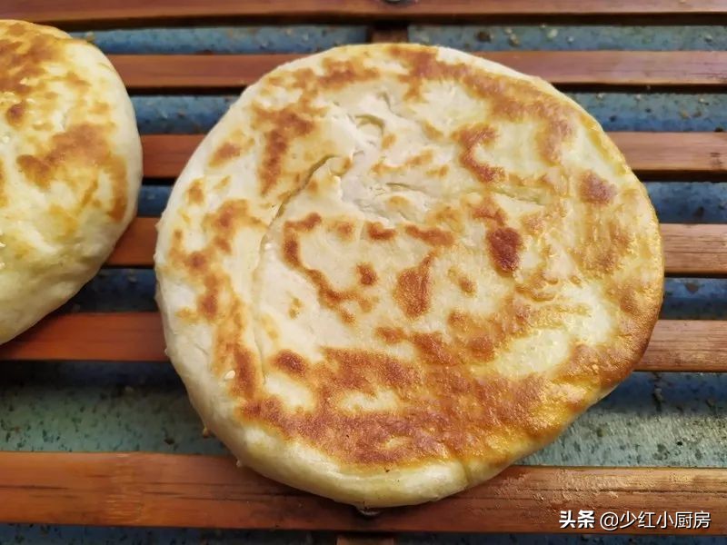 打烧饼的配方烤饼,做烧饼手法和配方