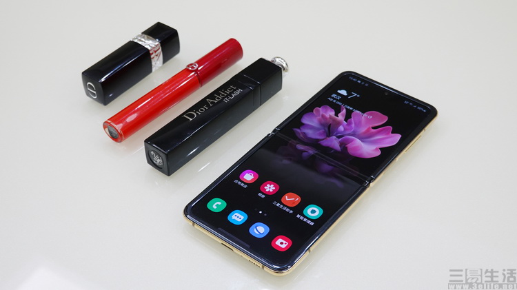三星galaxyzflip4横向折叠评测,三星折叠屏zflip3与华为折叠屏