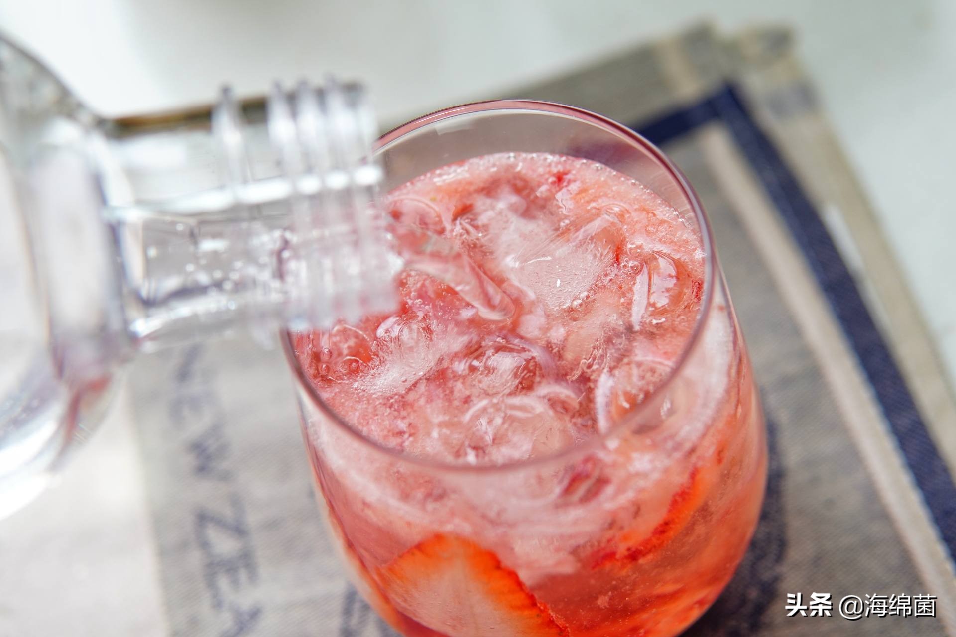 教你做一杯超好喝的夏日饮料,简单自制气泡水饮料