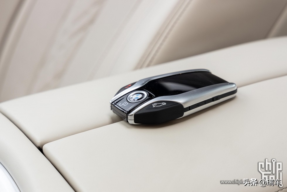 新款宝马m760liv12曜影特别版,宝马的v12