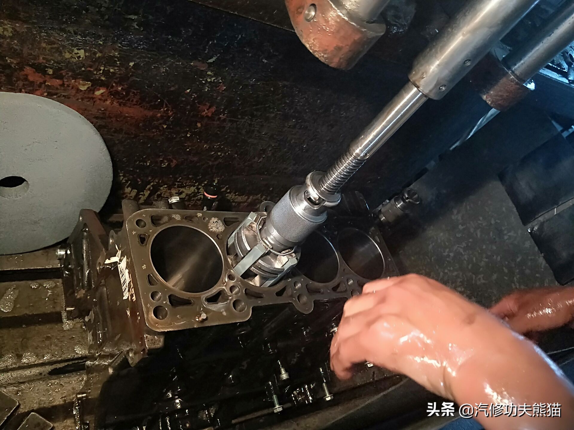 奥迪a61.8发动机大修费用,老款奥迪a6六缸发动机大修全过程