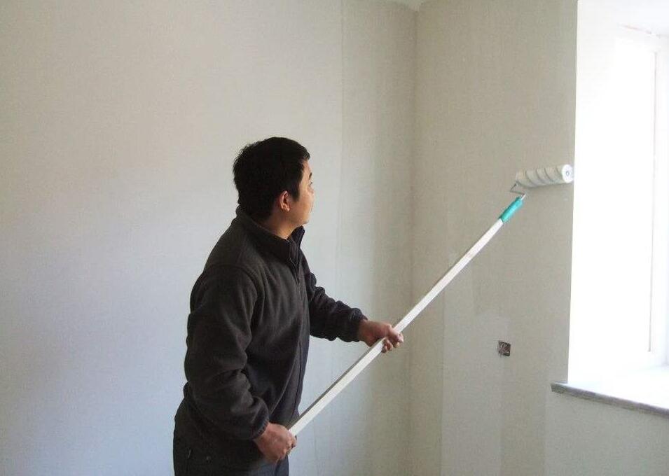 刷乳胶漆开裂找谁,刷乳胶漆开裂的地方怎么修补