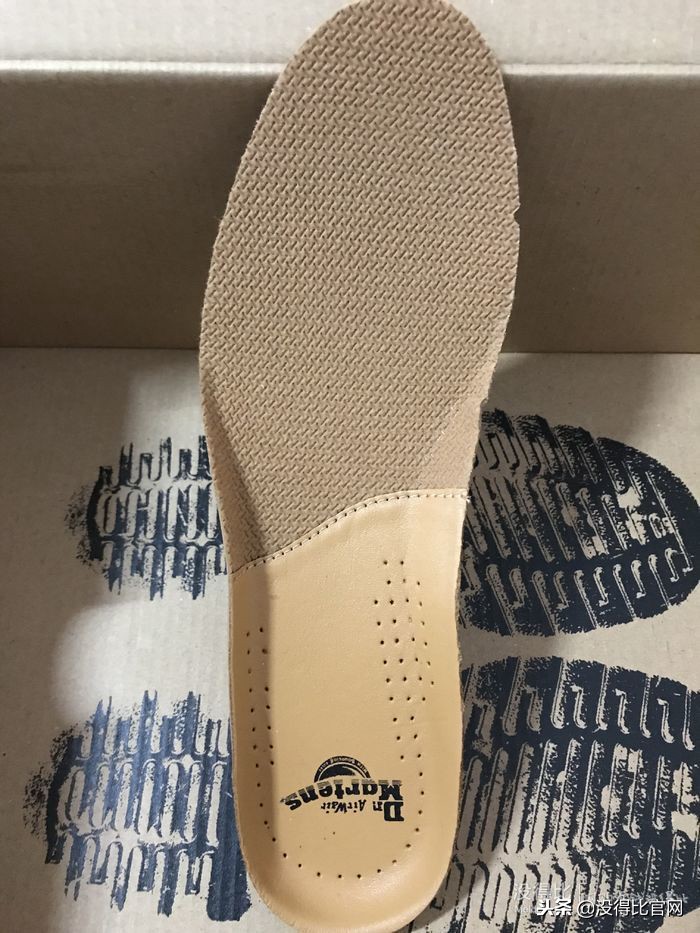 drmartens马丁靴冬季穿搭,drmartens马丁靴经典款搭配