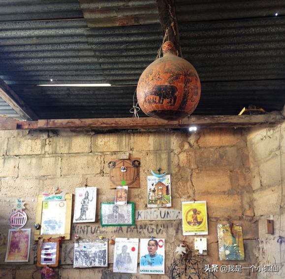 在安哥拉看到黑人在葫芦上做的画，有中国河姆渡风格，买下来了