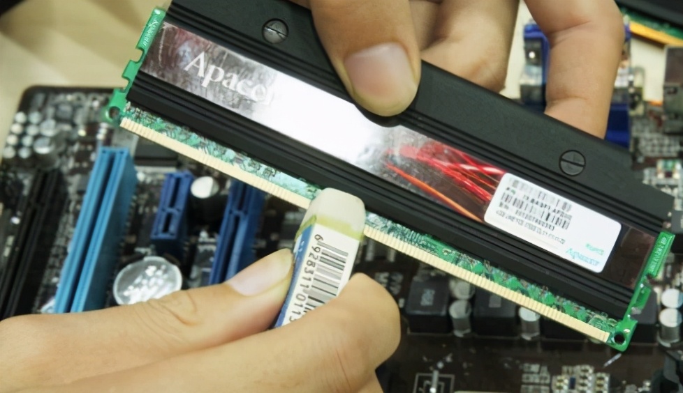 电脑开机黑屏怎么彻底解决,电脑主机电源闪烁但是电脑黑屏