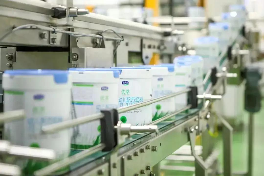 君乐宝高品质婴幼儿配方奶粉,拒绝国产奶粉