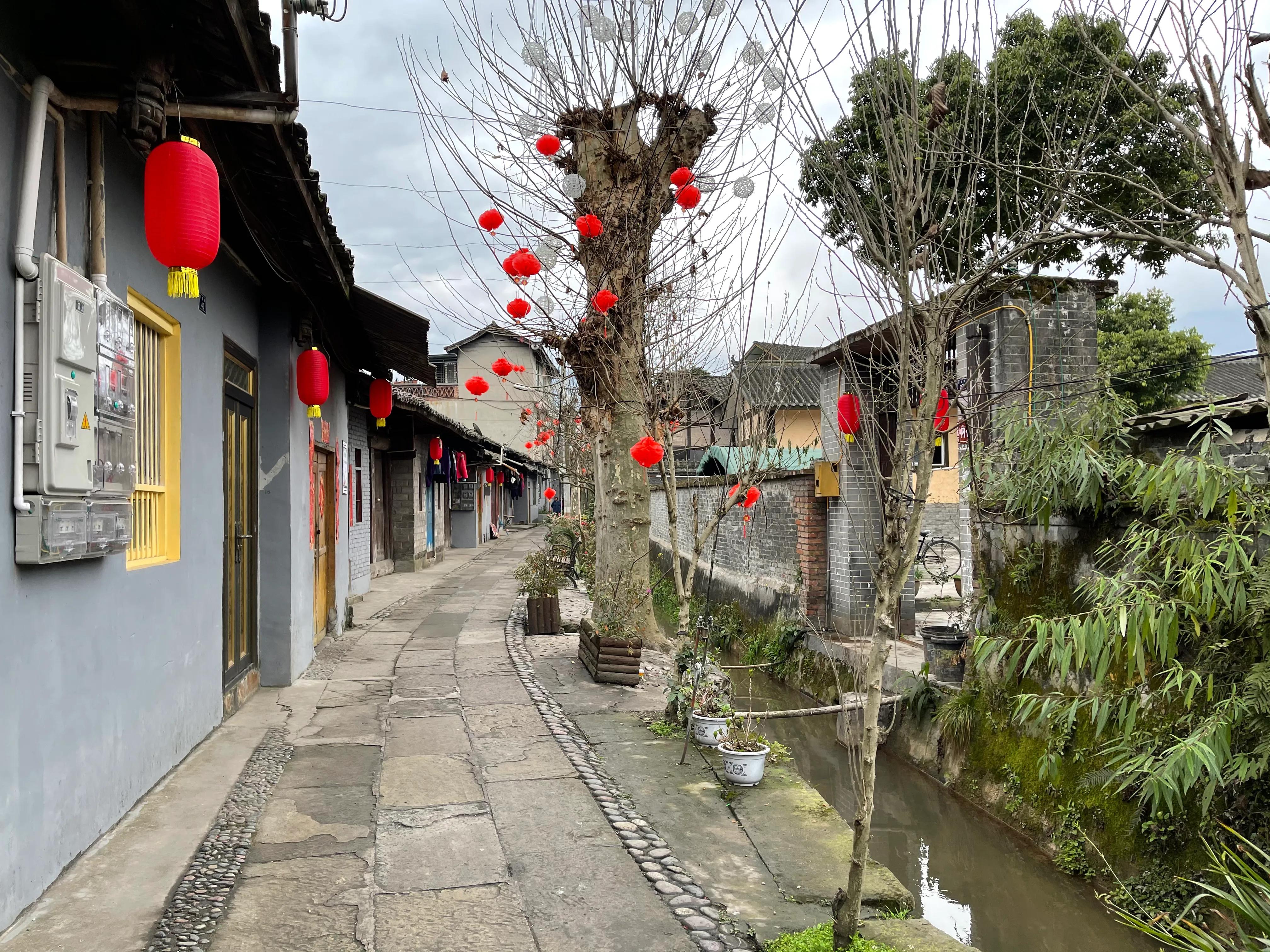 峨眉小镇全景图,峨眉脚下景区