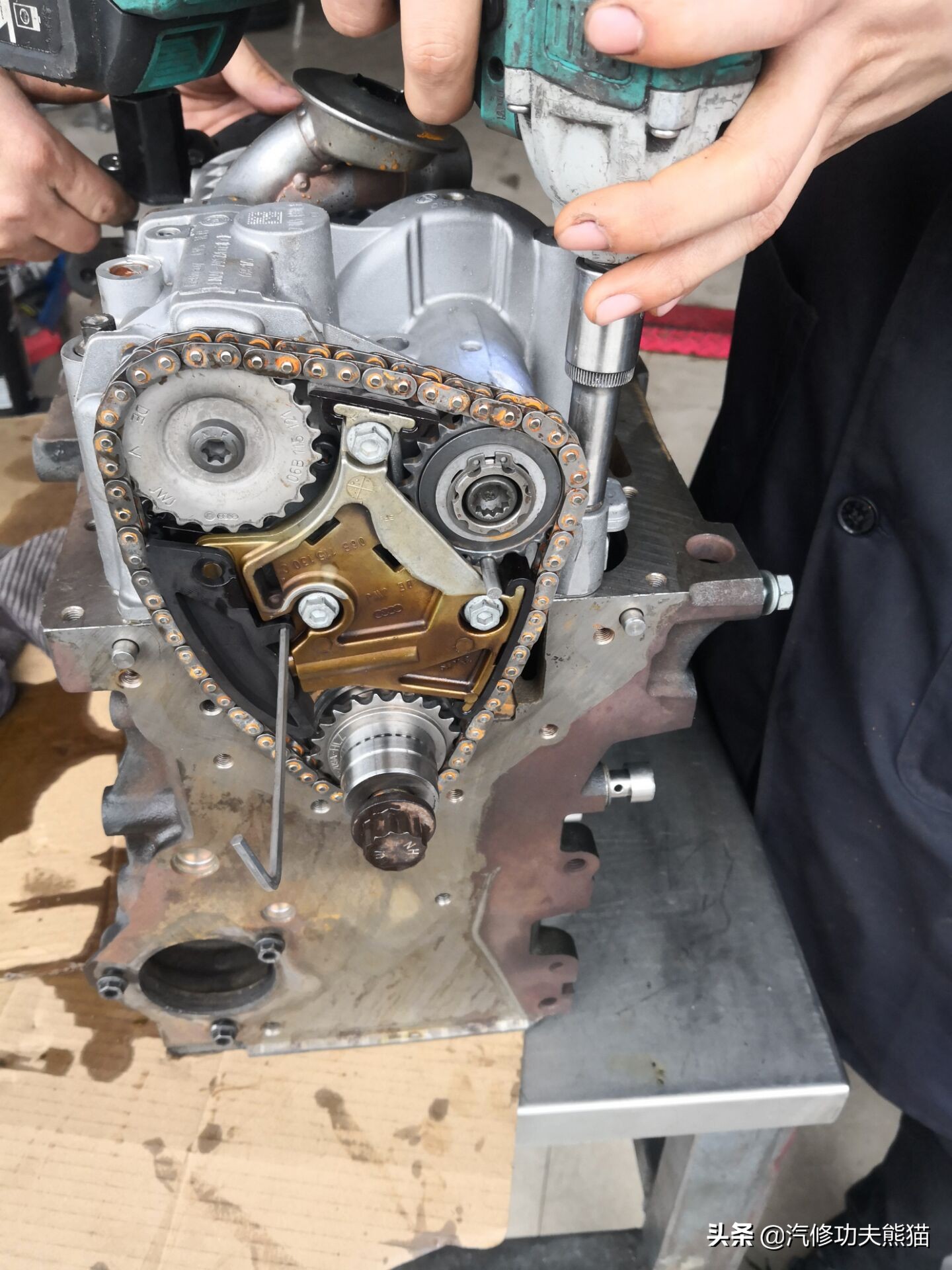 10年奥迪a6l2.0t烧机油维修,奥迪a6l2.0t烧机油吗