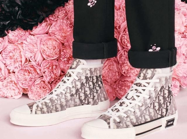 华伦天奴刘雯同款鞋,杨幂刘雯运动鞋