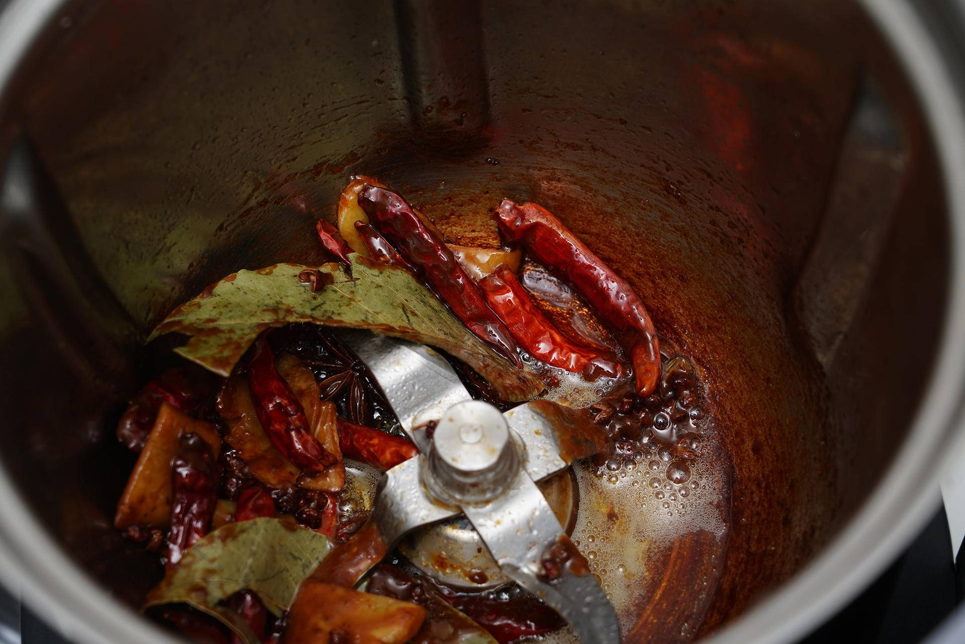 用自动机器炒菜的餐厅,自动炒菜料理机真实感受