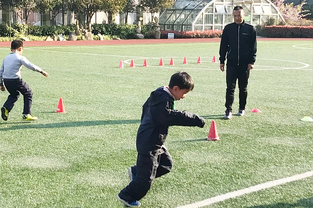 宝山这所学校“延时更延爱”的举动让“课后三点半”不再是问题!