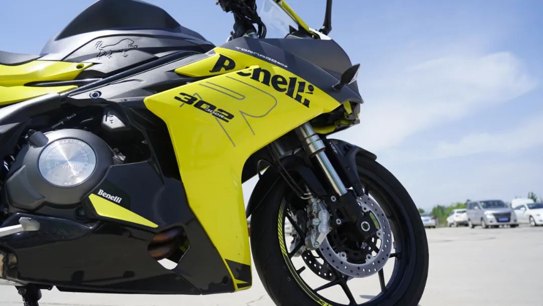 贝纳利tornado302跟飓风302r,新款贝纳利302r5秒破百