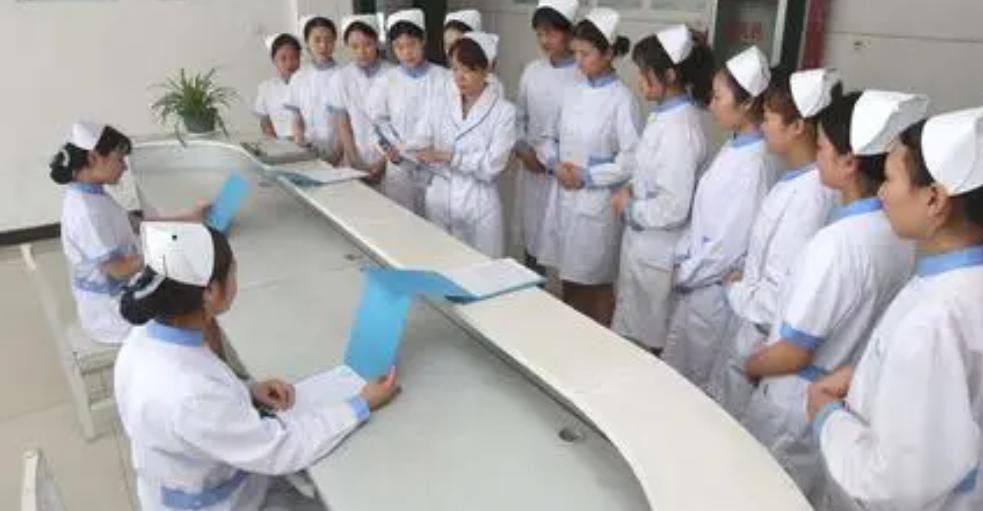 扩大职业化教育背景下落榜的初中生如何选择专业护理幼师?珍藏