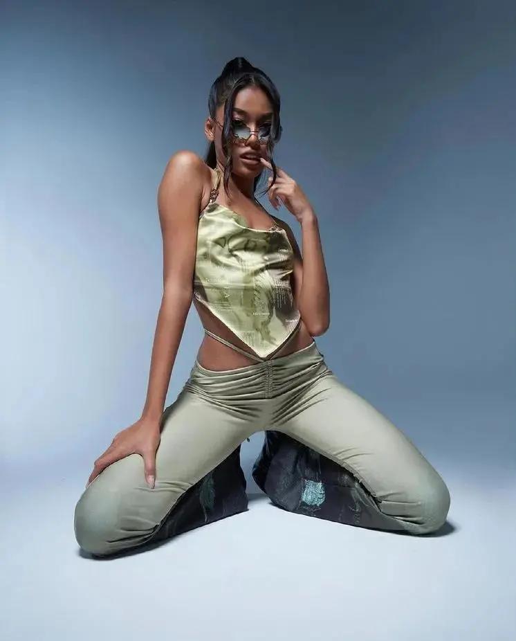 中国的肚兜中国风,国外流行中国肚兜