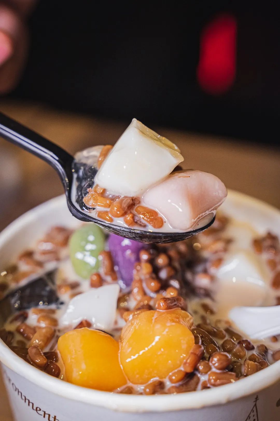 就这家连门都没有的2㎡小店,居然能在上海红17年?