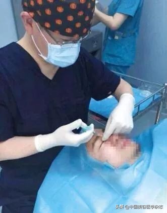 融合中外技术,精雕美容“作品”—记美容医学专家王小民院长