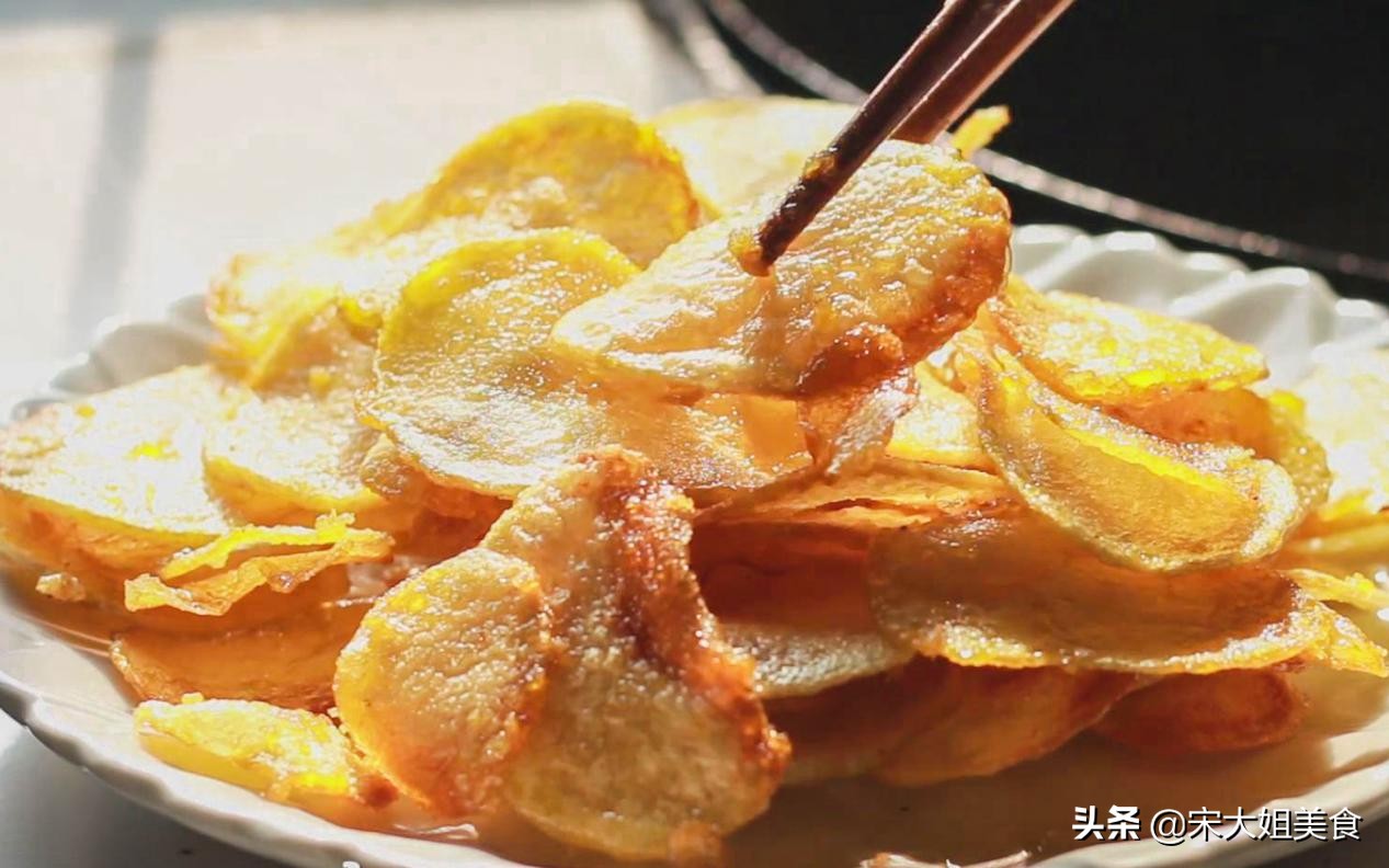 在家炸薯片做法简单又好吃,炸薯片5块钱一大盘