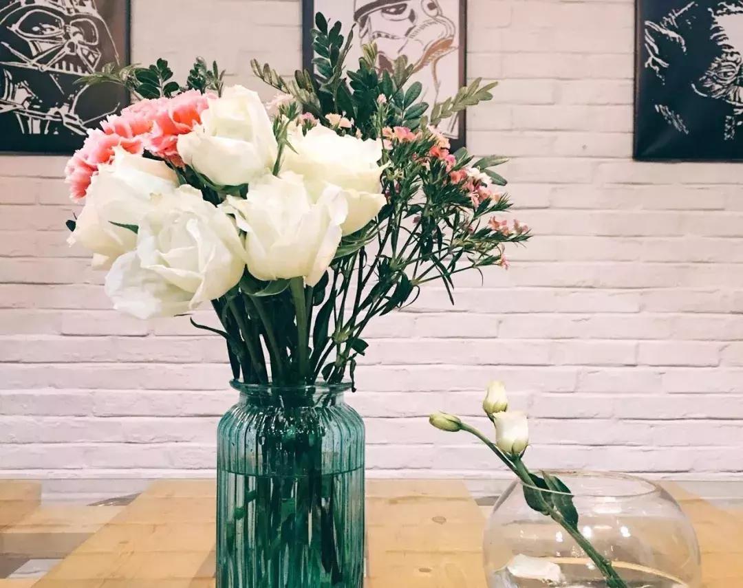 开花店一个月能赚5000不 (开花店多长时间能赚钱)