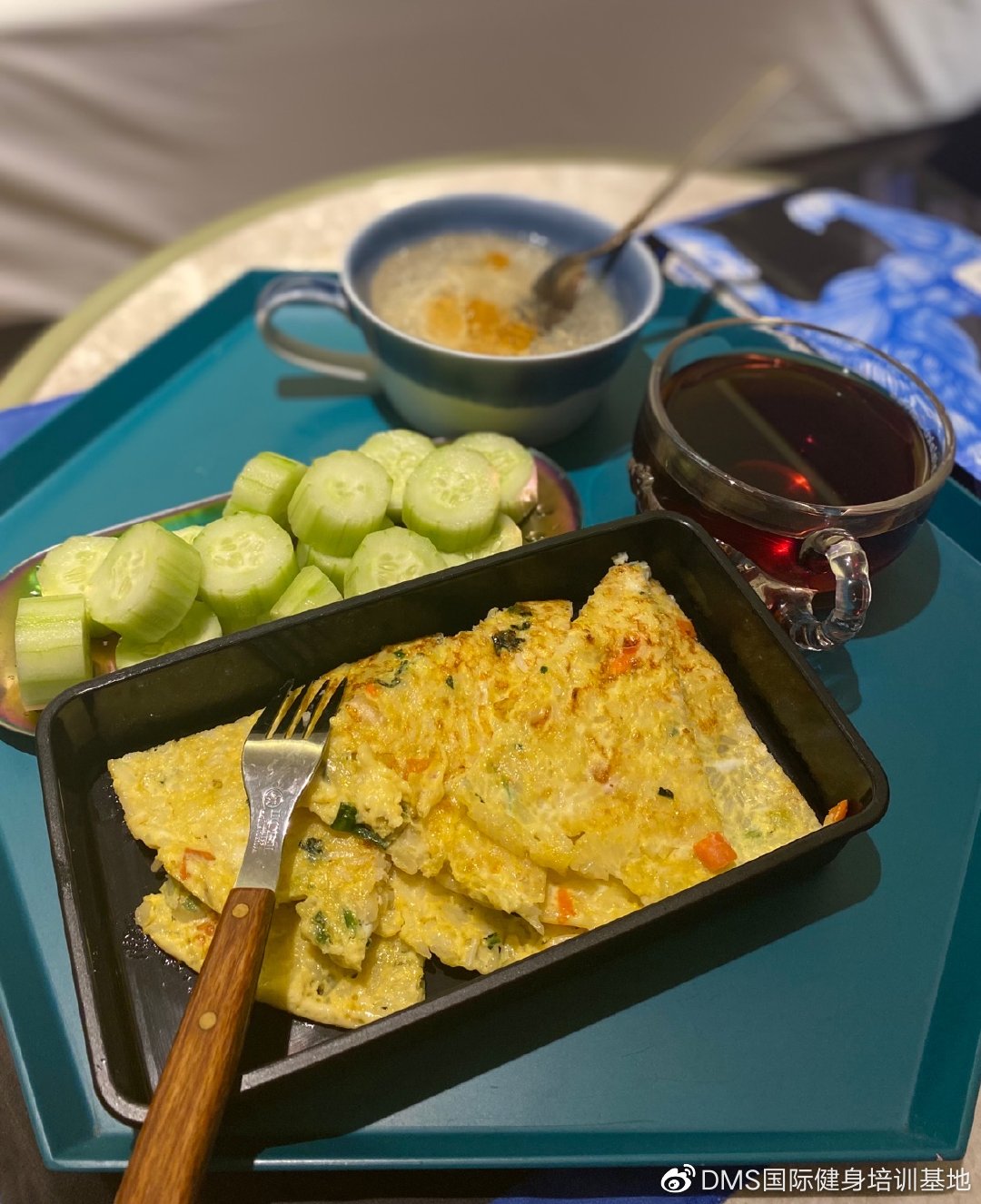 她，环游50+国家，40岁开始健身47岁登台参赛，她叫艾文仍在追梦