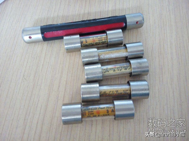 废品堆里淘了一堆电子元件，看看都有什么